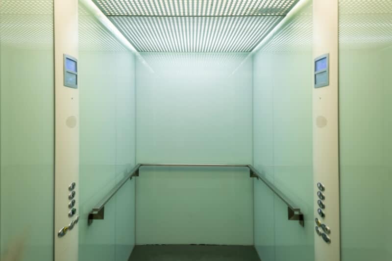 adaptar un ascensor para personas con discapacidad